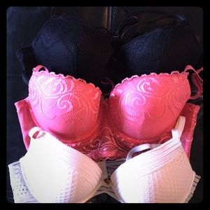 Bundle of 3 38C bras lace 🎀